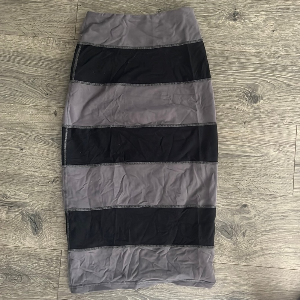 lululemon athletica Gray and Black Striped Midi Skirt